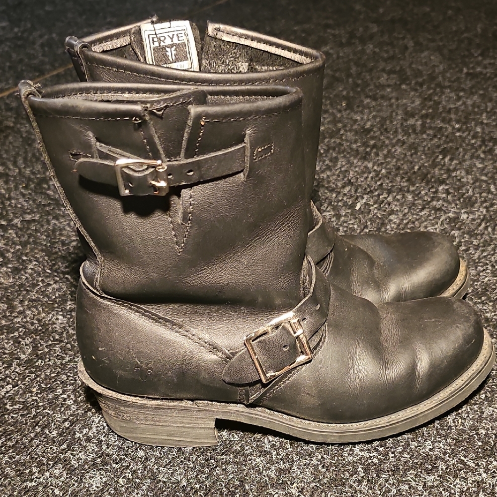 Frye Women's Engineer 8R Leather Ankle Boots - Picture 2 of 15